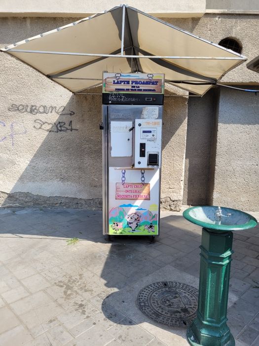 Vând dozatoare de lapte second-hand