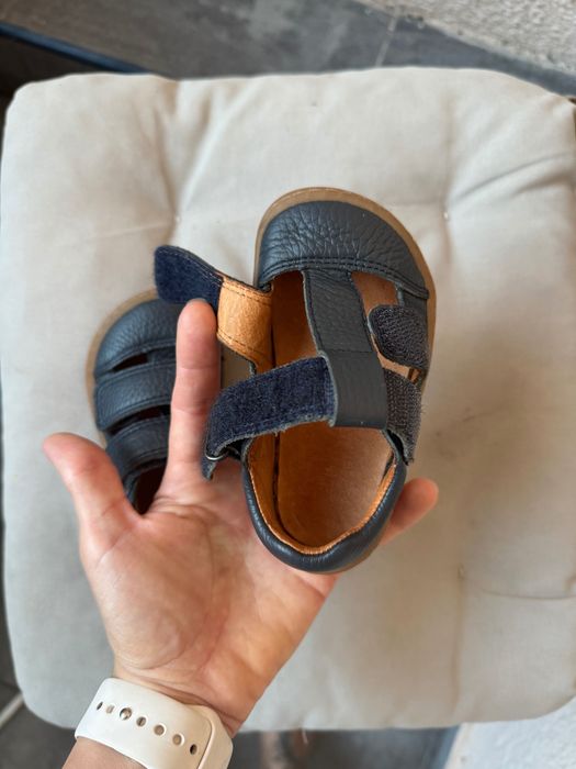 Продавам сандали за момче Frodo Barefoot 20р