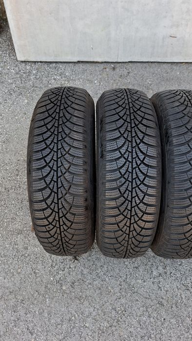 Зимни гуми 165 70 15 Goodyear