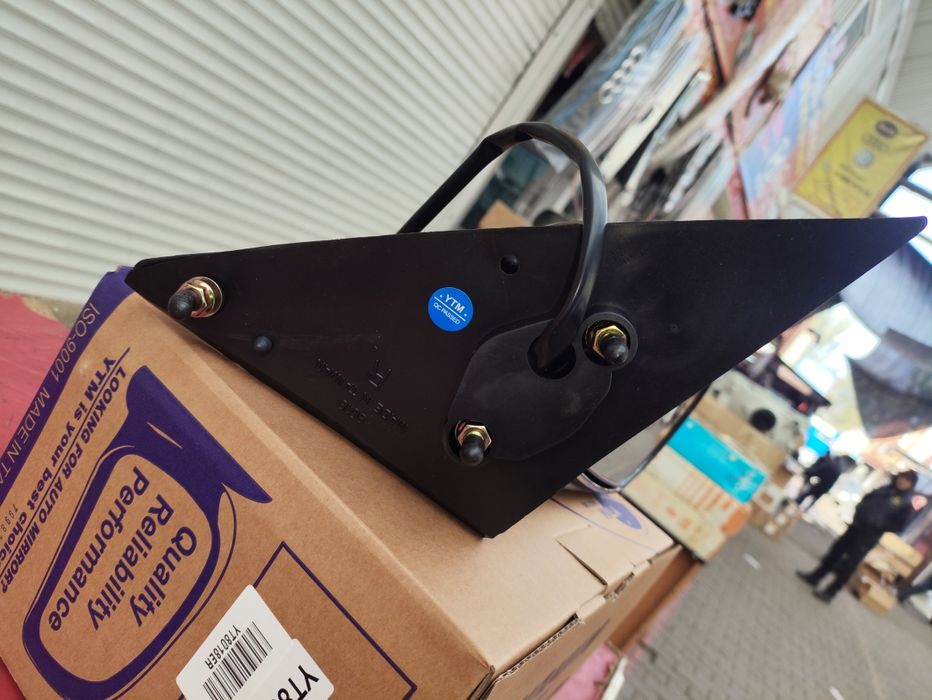 Камри 20,25 евро зеркало Тайвань