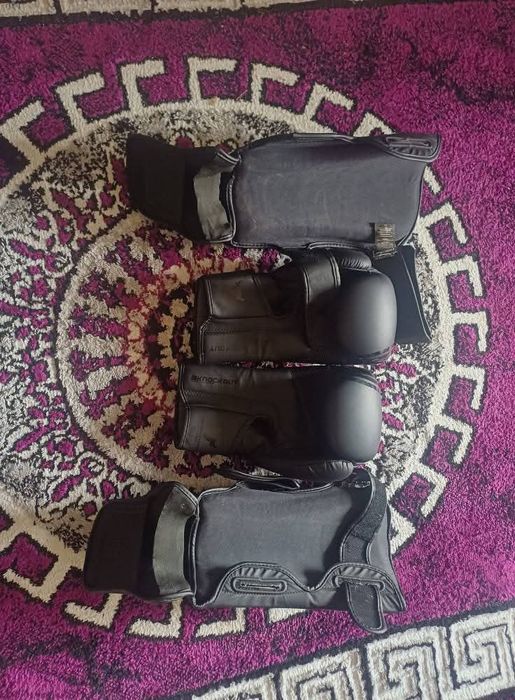 Mănuși + tibiere  box