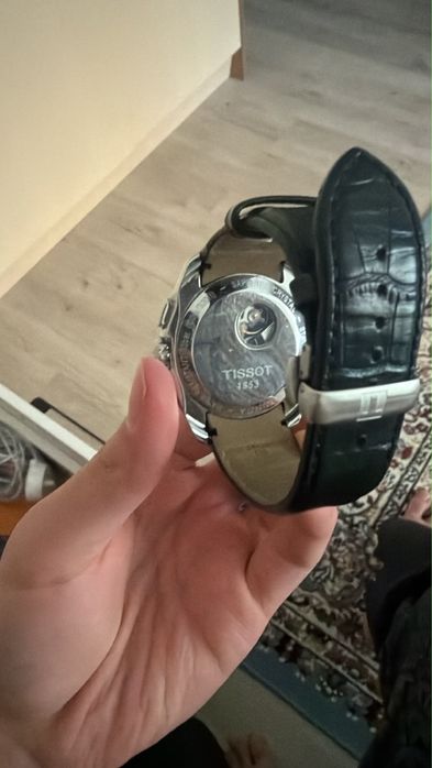 Продам часы Tissot оригинальные есть каробка
