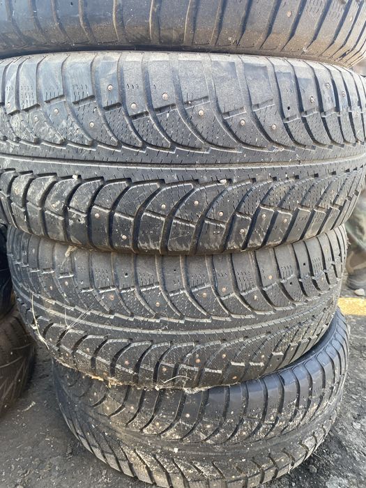 На 18 255/55  4 в наличии