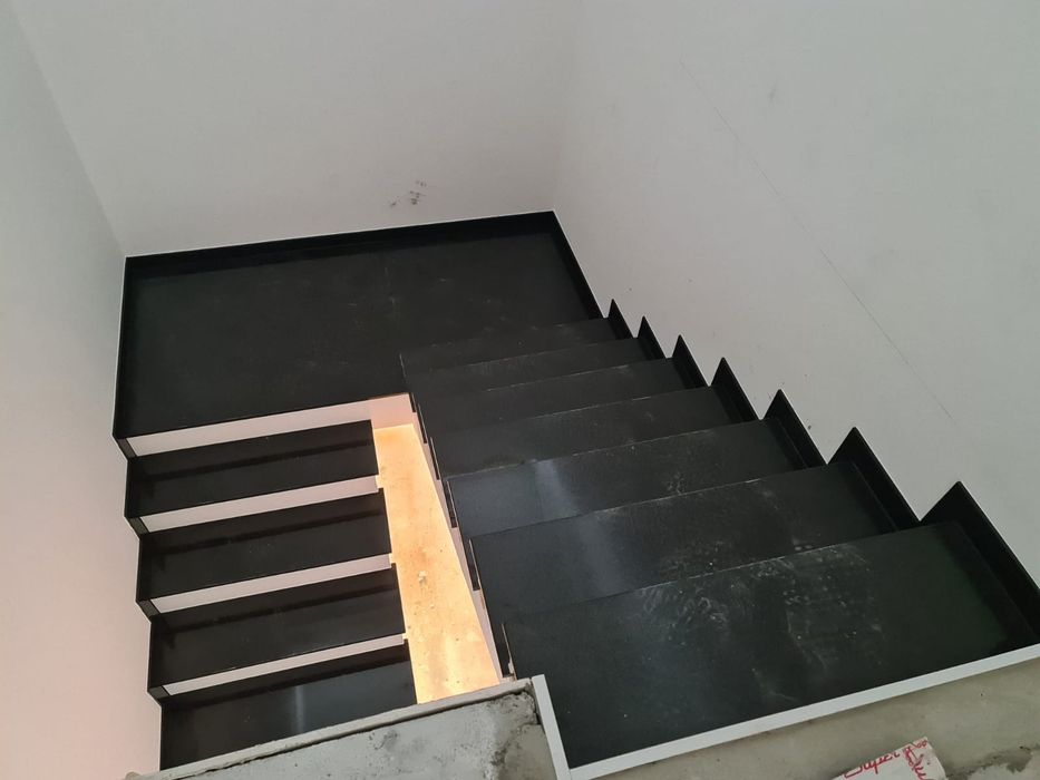 Vindem și Montăm Scări/Glafuri/Blaturi din Granit/Marmură