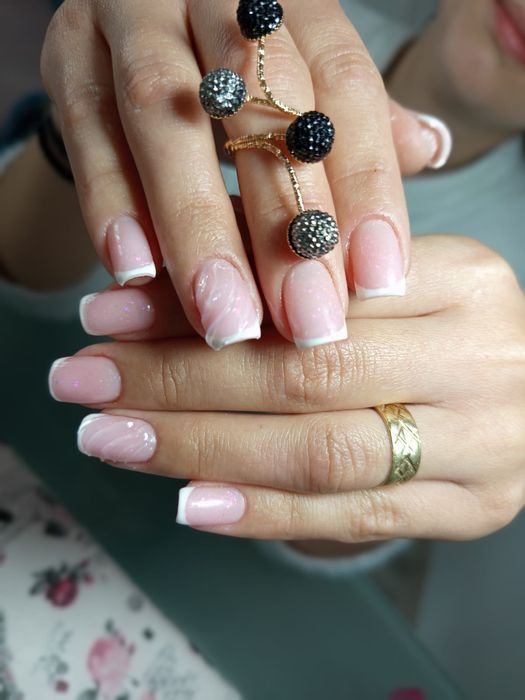 Unghii cu gel și semi