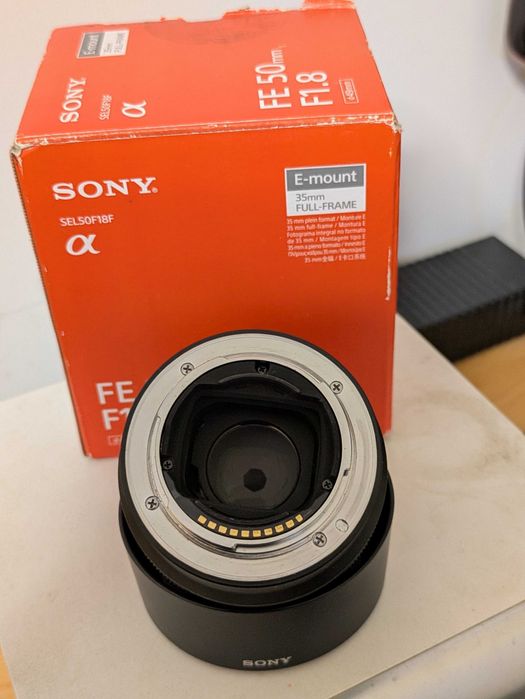 Sony FE 50mm f/1.8 cu accesorii