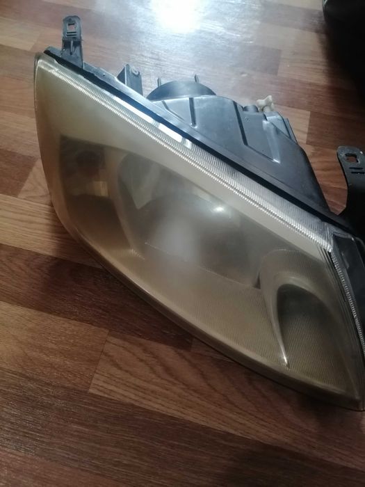 Фара передняя правая на Lada Granta