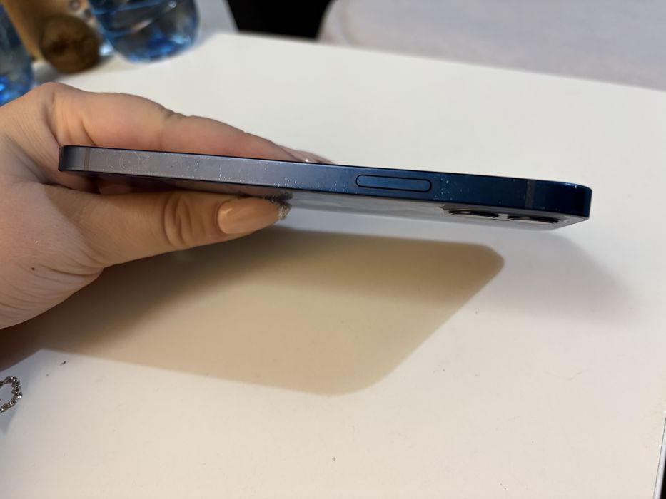 iPhone 12 в добро състояние