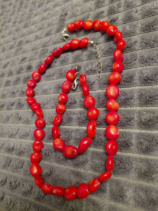 Комплект колие и гривна натурален червен корал