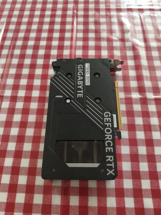 Placă video Gigabyte Rtx 5060 OC 8GB VRAM GDDR7 ca nouă + garanție și factură