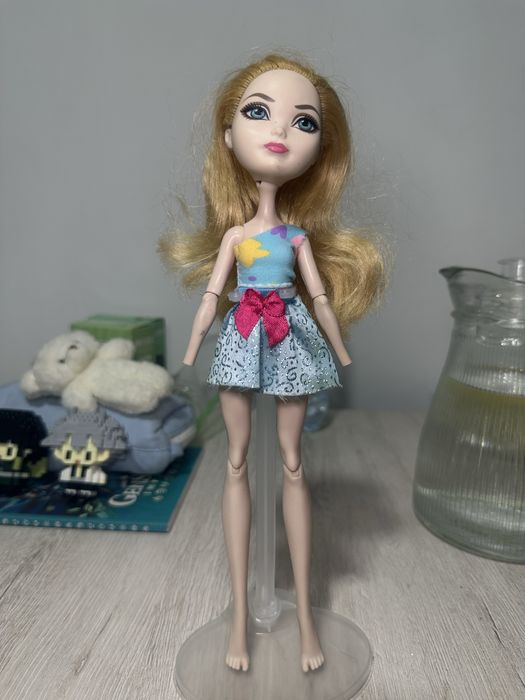 Кукла “Ever After High” Эппл Уайт