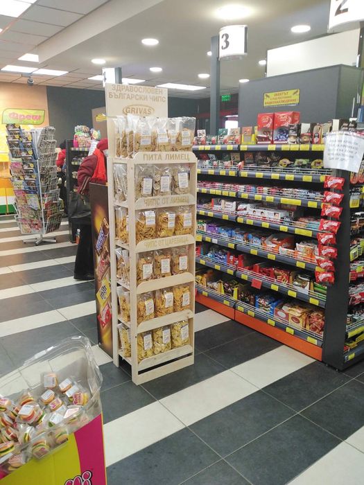 Дървени стелажи за заведения и магазини