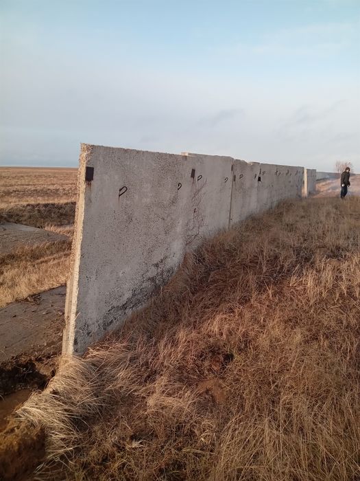 Продам заборни плиты