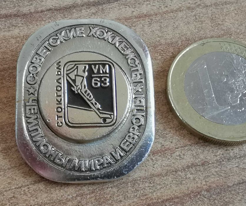 Lot intreg de insigne a istoriei hocheiului pe gheata URSS