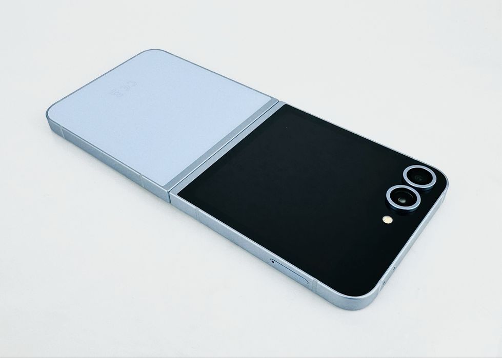KATO НОВ! Samsung Galaxy Z Flip 6 5G 256GB 12RAM Blue Гаранция!