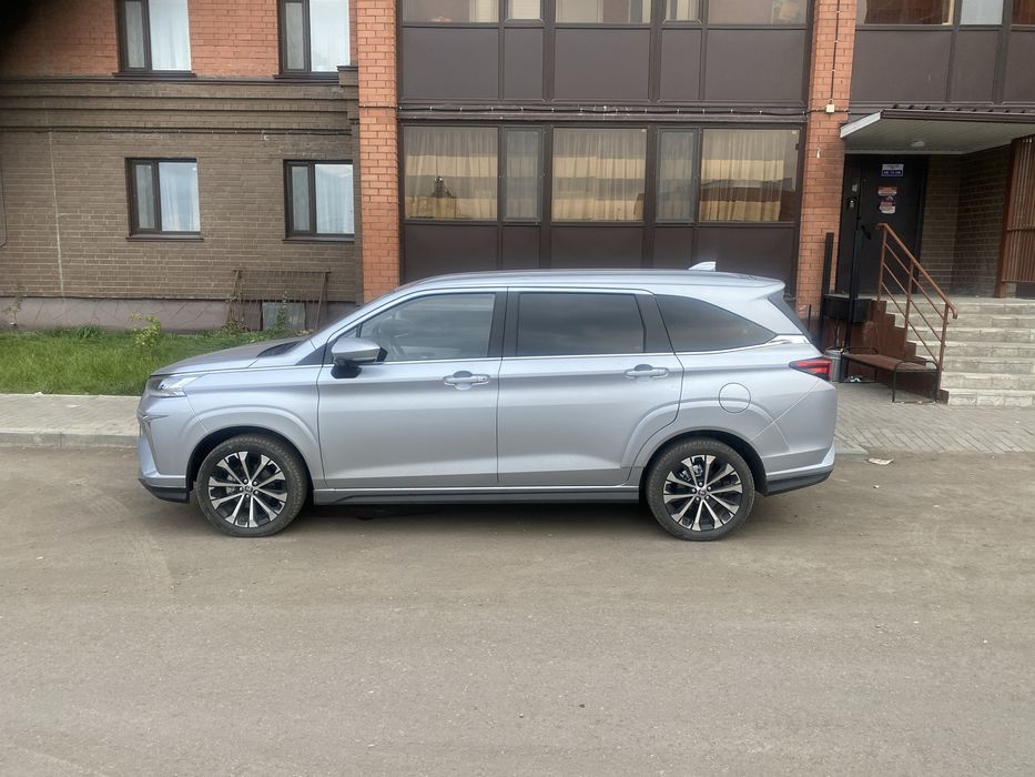 Автомашина Toyota veloz.