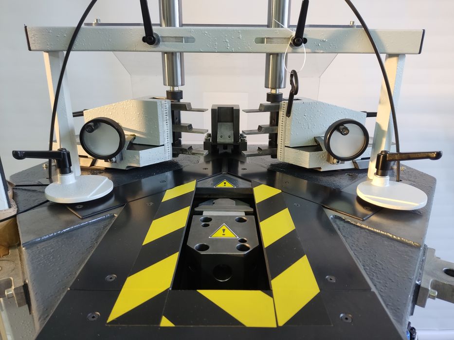 Автоматична ъглонабивна машина PRESSTA EISELE 2000 - Германия