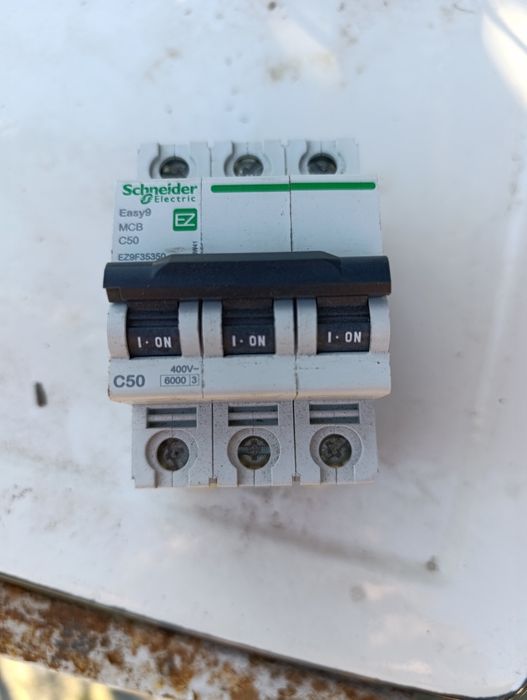 Предпазител за трифазен ток