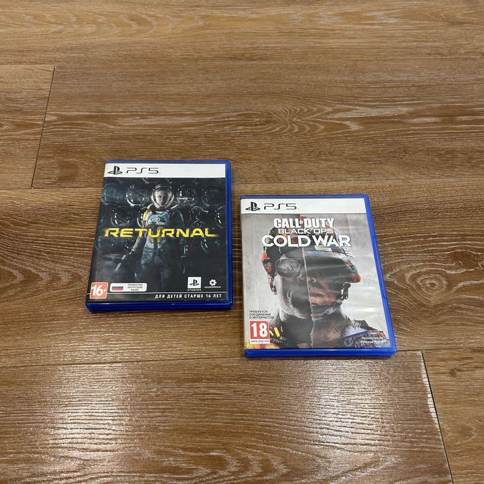 PlayStation 5 c двумя геймпадами