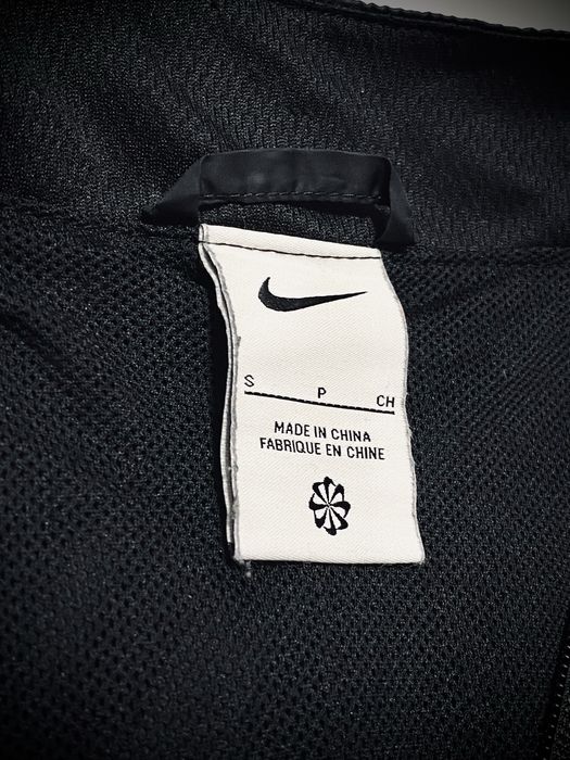 Nike шушлек горница S размер черна