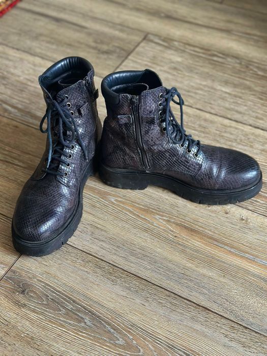 Продаются оригинальные кожаные ботинки