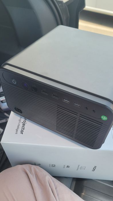 Led projector 20 metrdan yoritib beradi