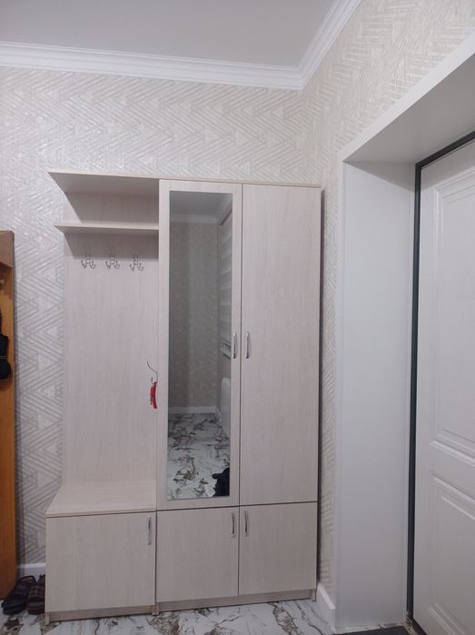 Продам прихожую мебель