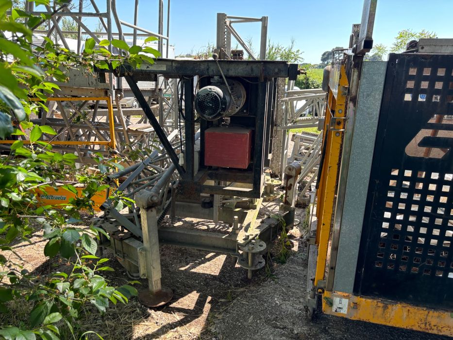 Електрическо строително скеле