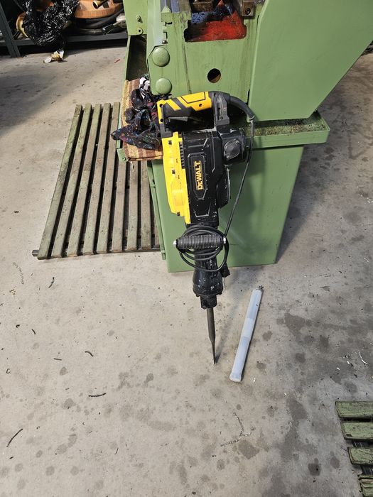 Къртач DEWALT професионален