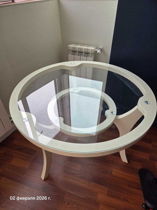 Стол обеденный со стеклянной столешницей