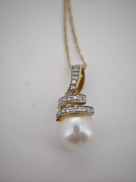 Colier 18kcu perla si diamante naturale