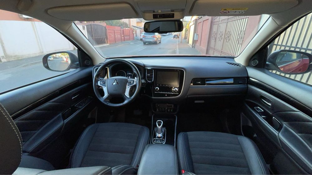 Mitsubishi Outlander 2021 | Hibrid | 4WD | Automat | 50.000 km