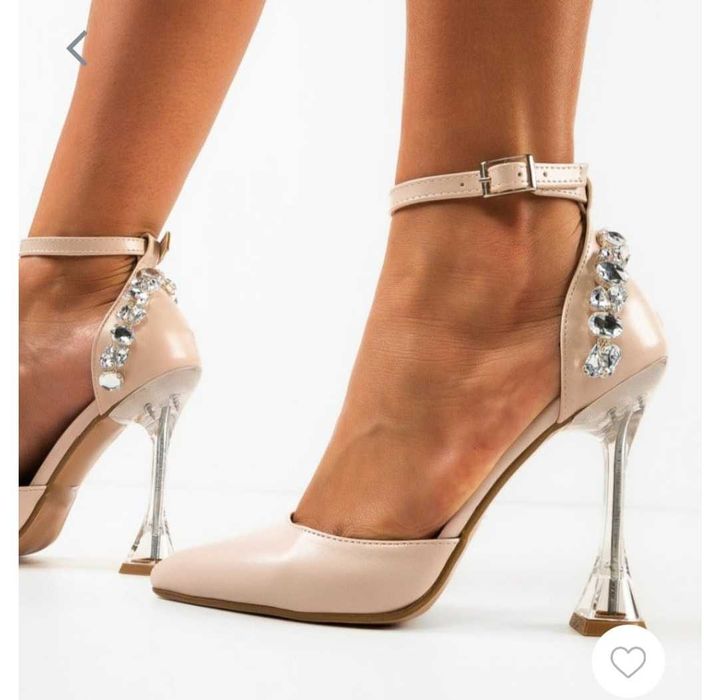 Дамски обувки на висок ток