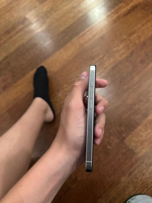 Iphone 15 pro bateria 90%