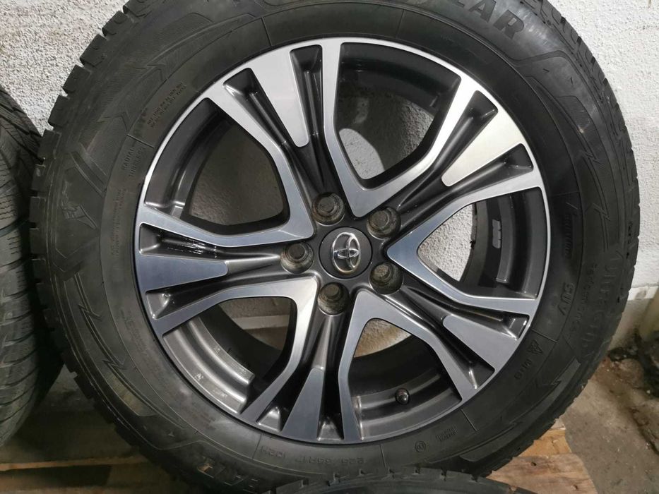 Jante Originale Toyota  Rav 4 . R17 cu anvelope de iarna