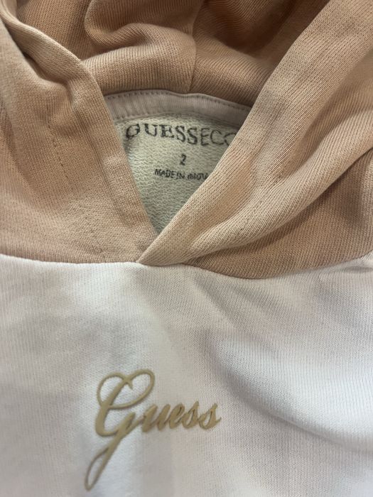 Екип Guess      .