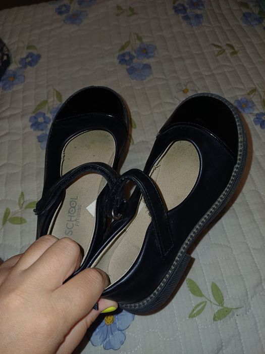 Продаю школьные туфли для девочки