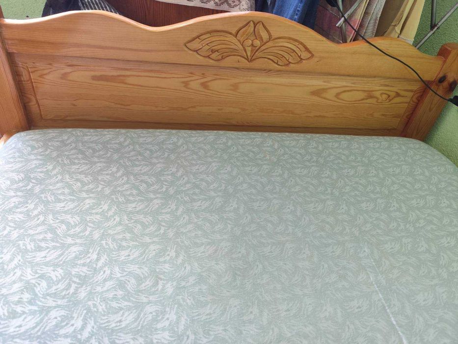 Продавам легло  персон и половина