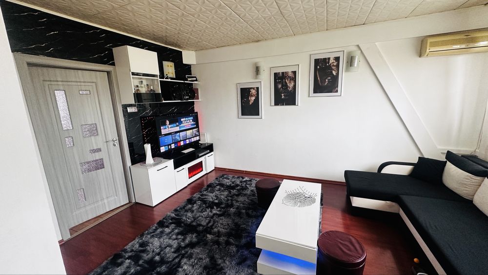 Apartament 4 camere de vanzare