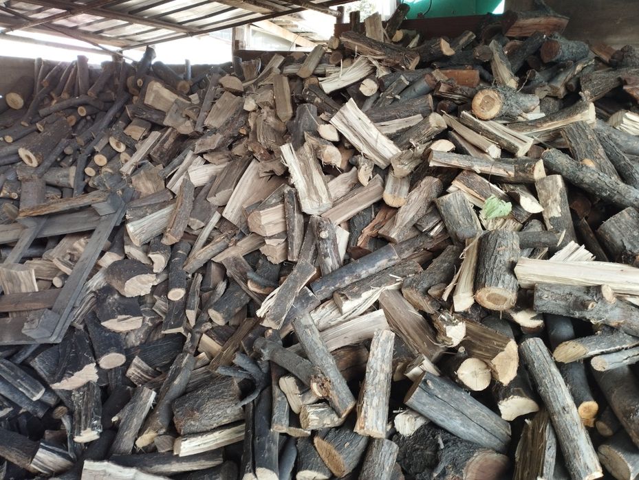 Дрова уголь веник