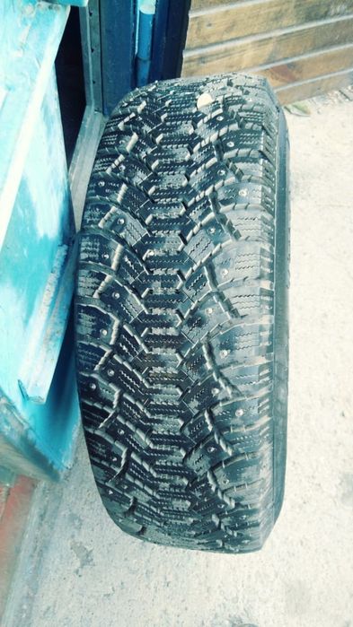 Зимняя резина с дисками.