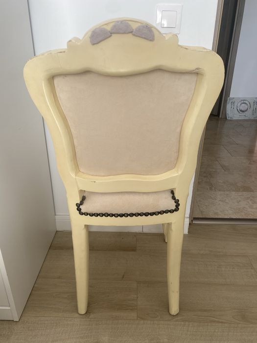 Oglinda decorativa de perete stil Baroc / Scaun in stil  Baroc/Rococo