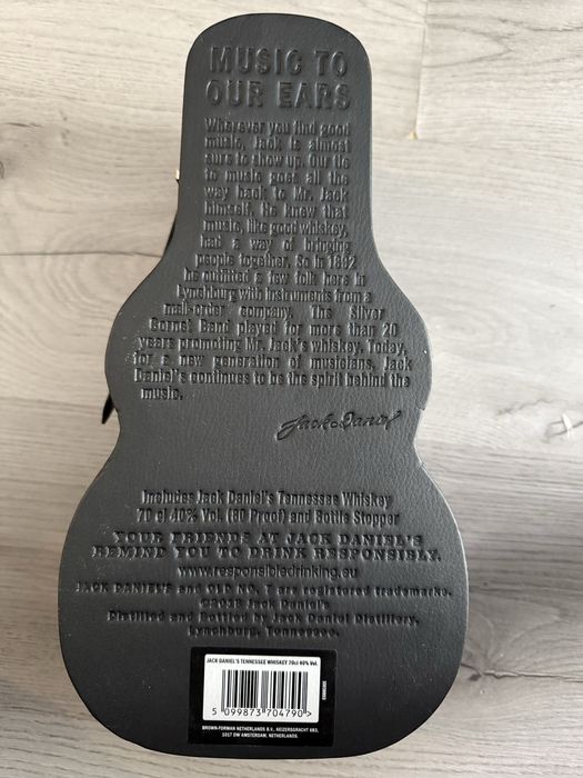 Idel cadou pt pasionații de chitara si whiskey