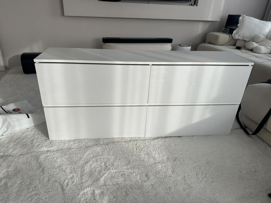 Тв шкаф , бял лак , пуш бутон