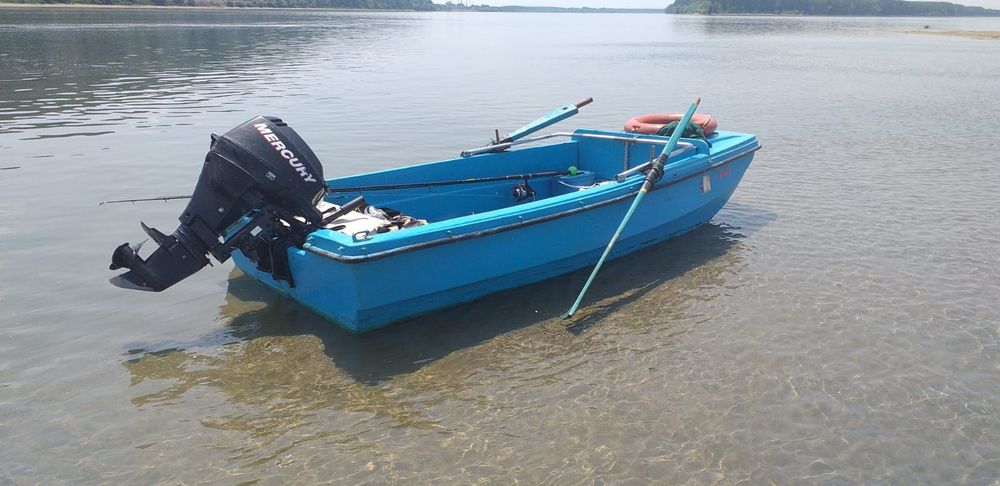 Barca TRIMARAN cu motor MERCURY