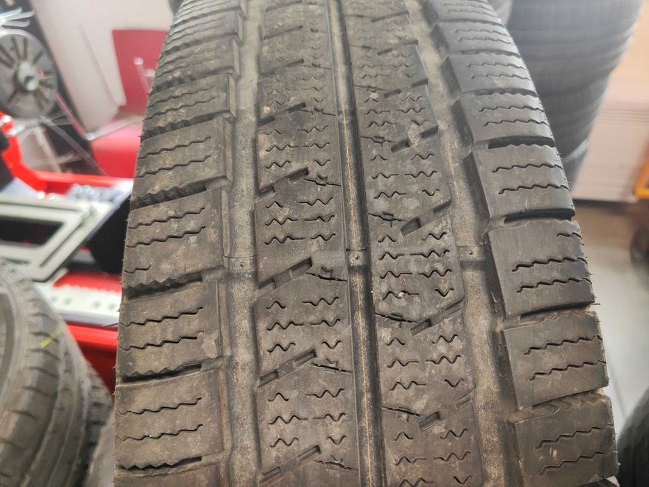 2бр.зимни гуми 215/75/16C Nexen