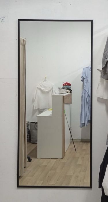 Зеркало продается 180*80