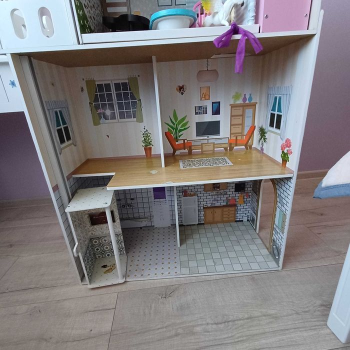 Детска дъвена къща за кукли