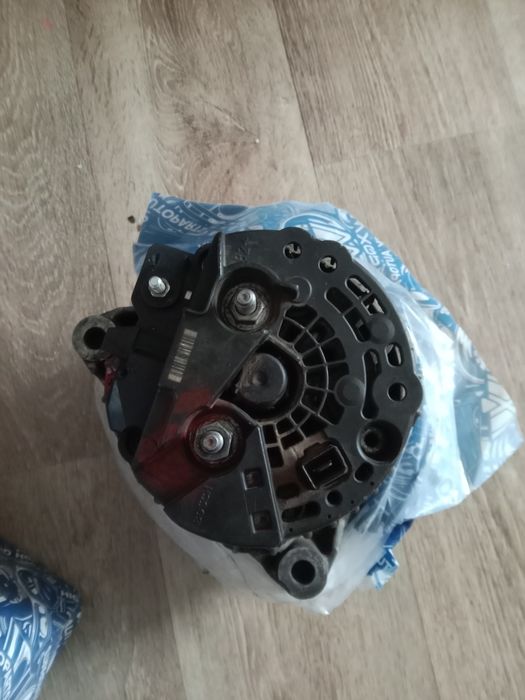 Продам Генератор на мерседес 124