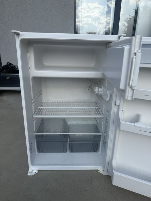 Малък хладилник Либхер с камера